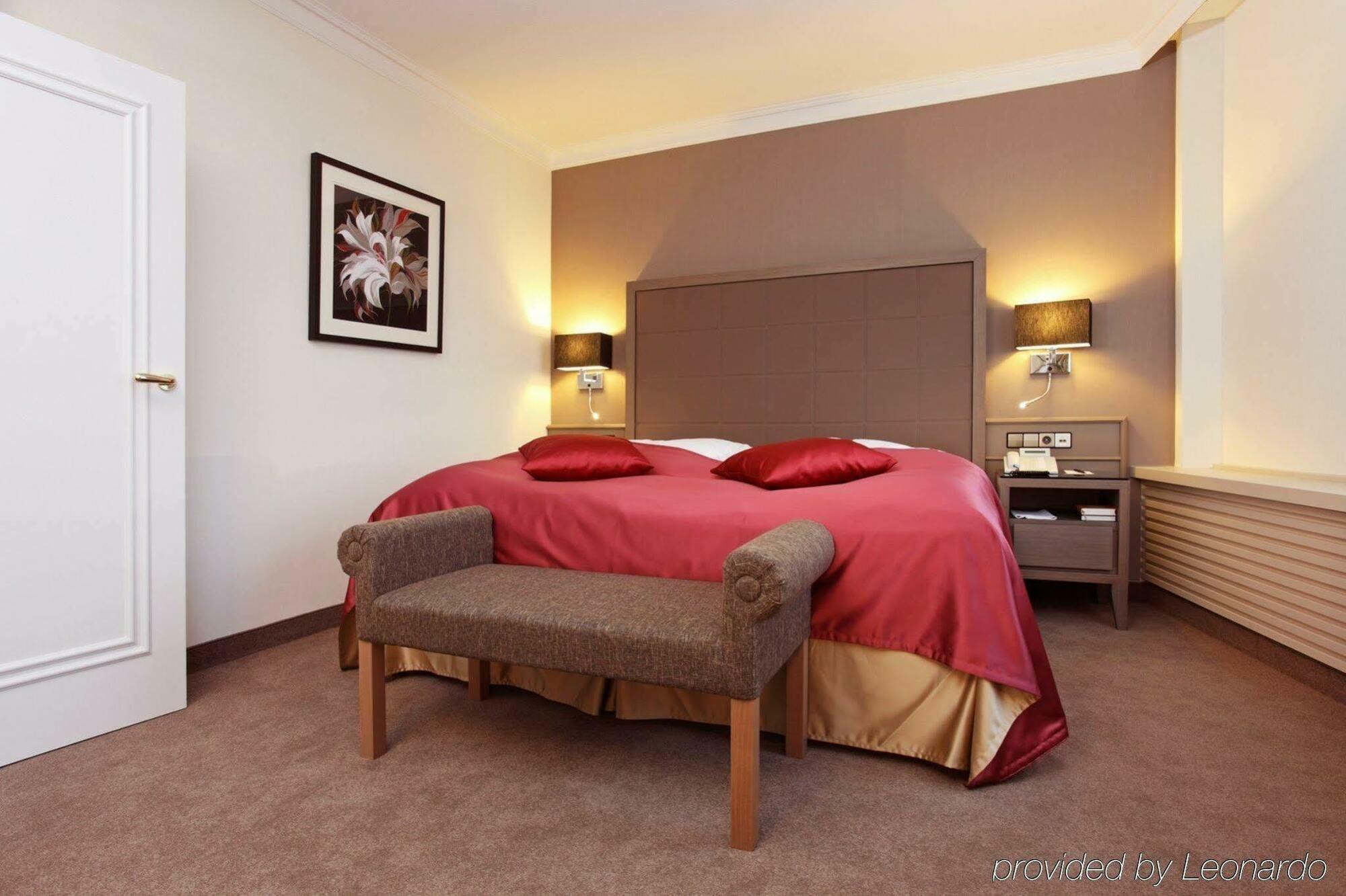 Althoff Hotel Am Schlossgarten Stuttgart Cameră foto A bedroom